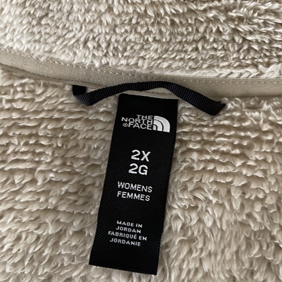The North Face Plus Osito Flax (2X) or Gardenia White (3X) Front Zip Jacket - Picture 11 of 12